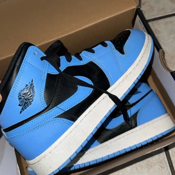 Nike Air Jordan 1 Mid GS Black University Blue Size 6.5Y Gently Used with box - Picture 3 of 11